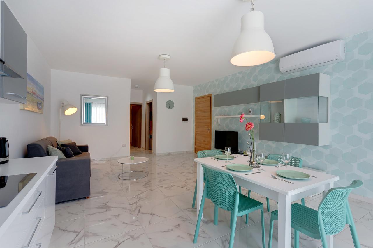 Marvelous 2 Bedroom Apartment By The Sea Qawra Esterno foto