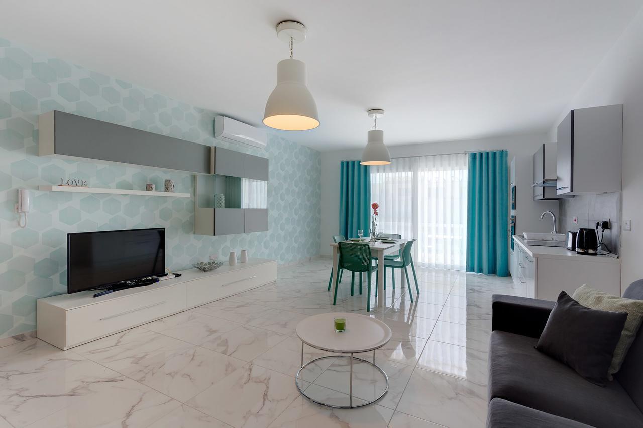 Marvelous 2 Bedroom Apartment By The Sea Qawra Esterno foto